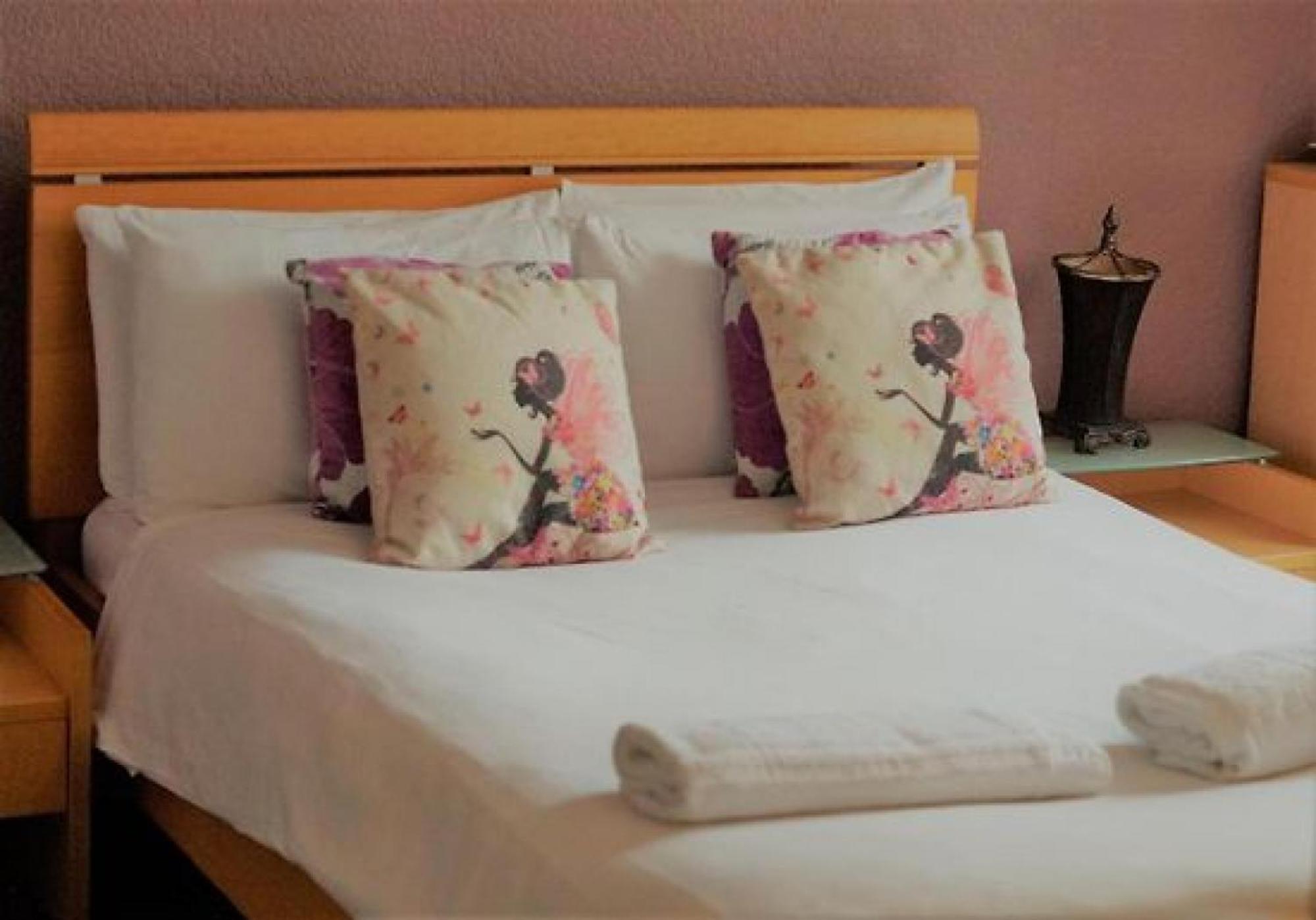 The Waterfront Townhouse Accommodation キルケニー エクステリア 写真