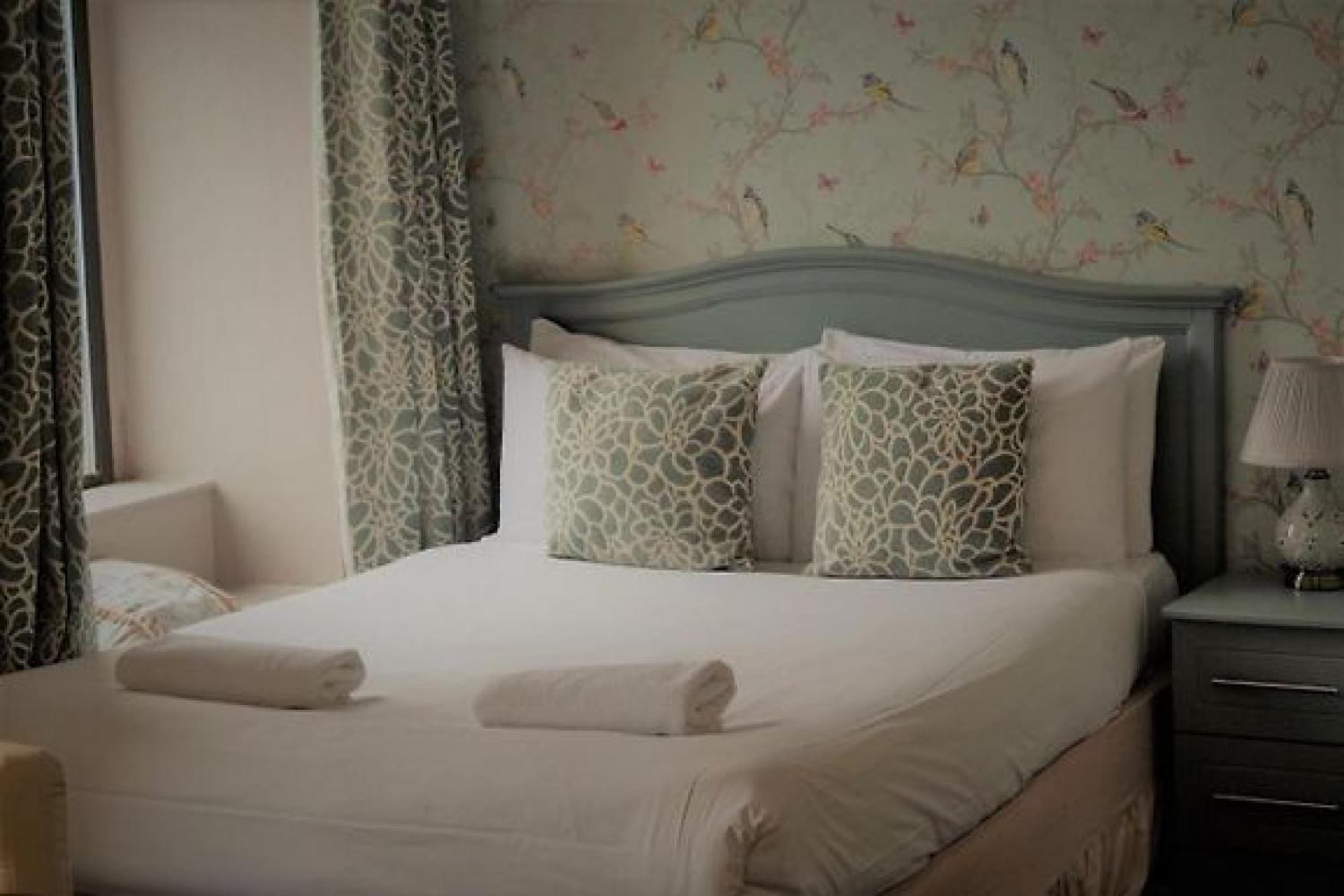 The Waterfront Townhouse Accommodation キルケニー エクステリア 写真